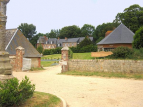 Гостиница Classic Cottage in Le Bourg Dun with Garden  Ле Бур-Дэн